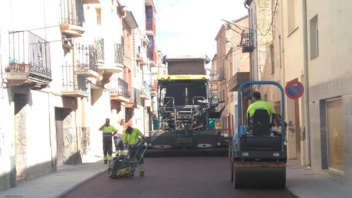 S'inicia l'asfaltat de 2km de carrers a Almacelles