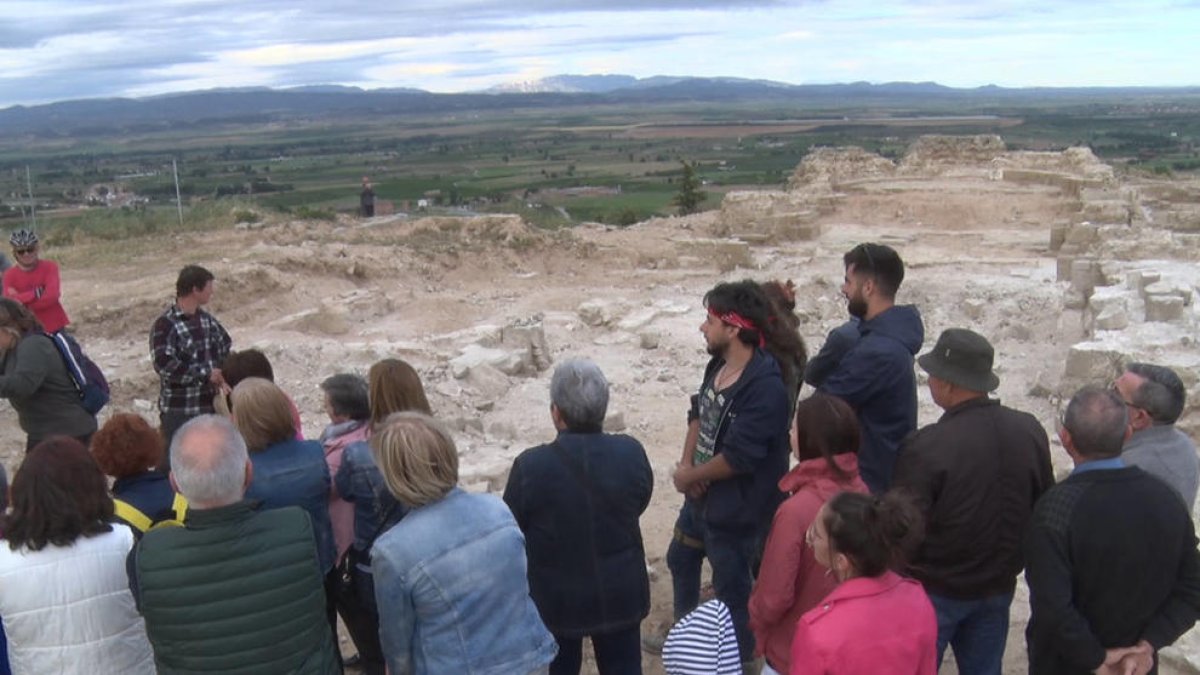 Al descobert la porta d'entrada del Monestir Sanjoanista d'Alguaire