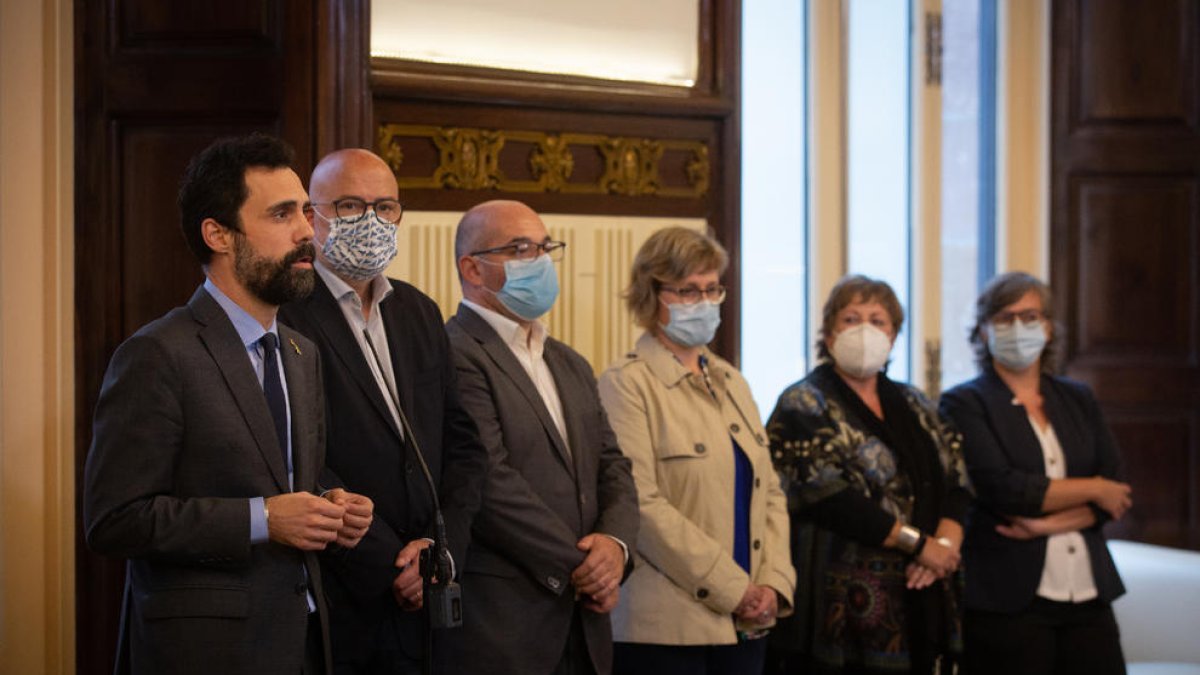 Els membres de la Mesa acabats d’inhabilitar van ser rebuts ahir al Parlament.