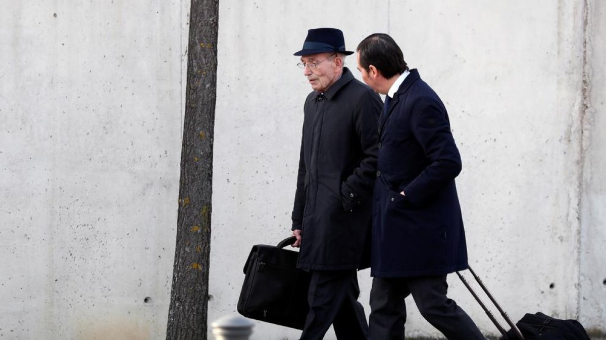 Norniella (i), ayer, a su llegada a la Audiencia Nacional.