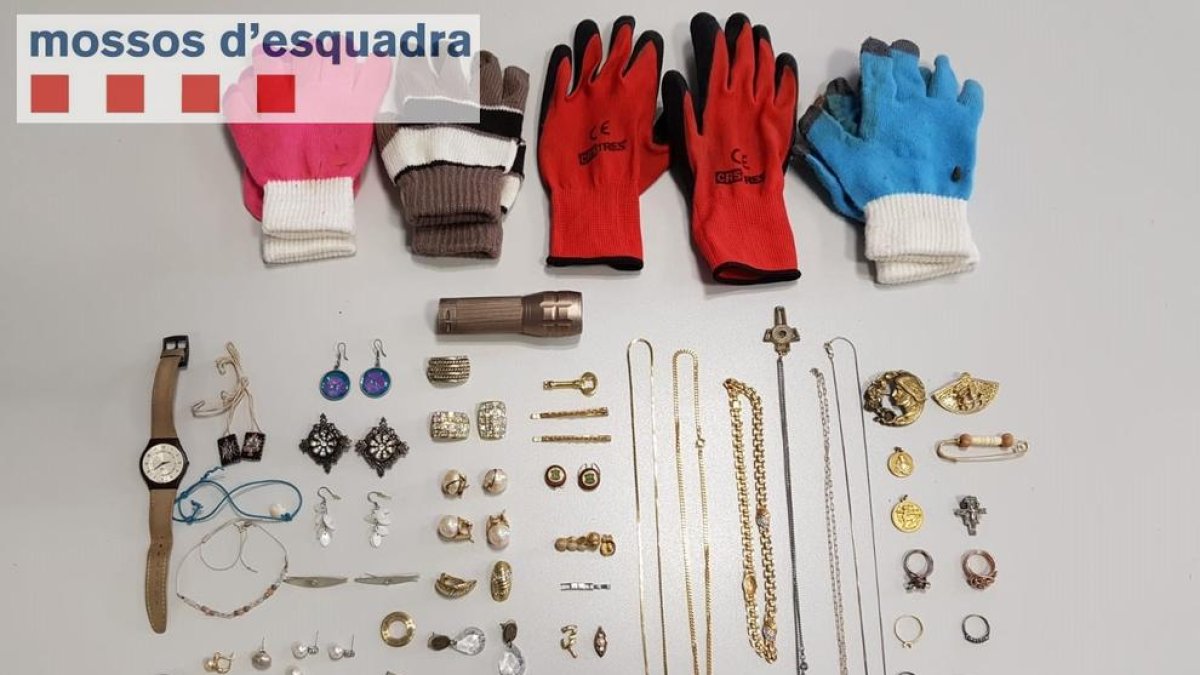 Joies recuperades dels robatoris a les dos cases d’Alpicat.