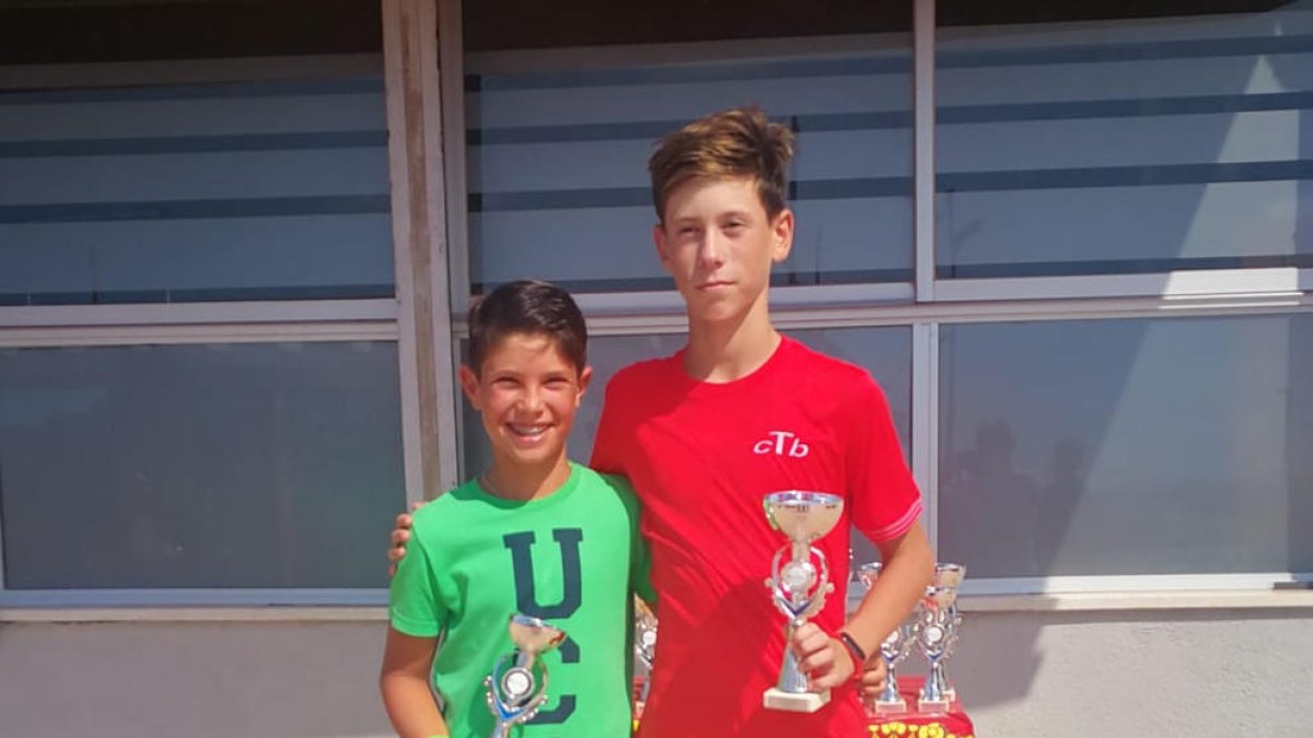 Jordi González, junto a Joel Anglés, ganador del torneo.