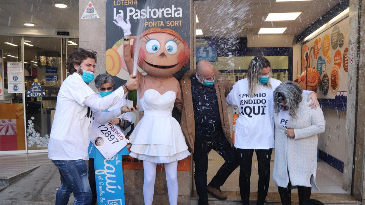 Trabajadores de Indústries Teixidó agraciados con El Gordo.