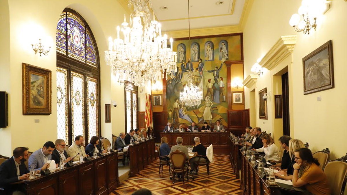 El ple ordinari celebrat ahir a la Diputació corresponent a aquest mes.