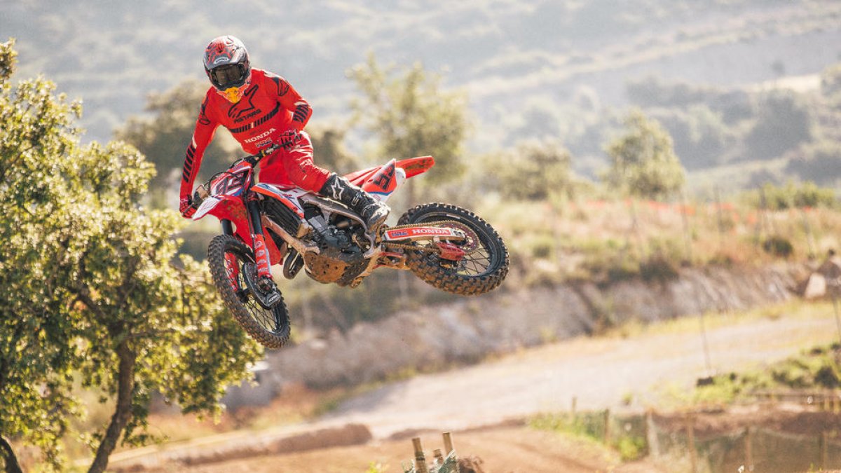 Marc Márquez, durant l’entrenament de motocròs que va compartir amb Àlex a Ponts.