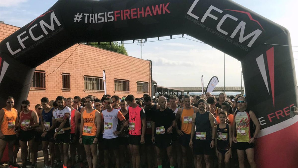 Els corredors, a la línia de sortida abans del començament de la cursa.