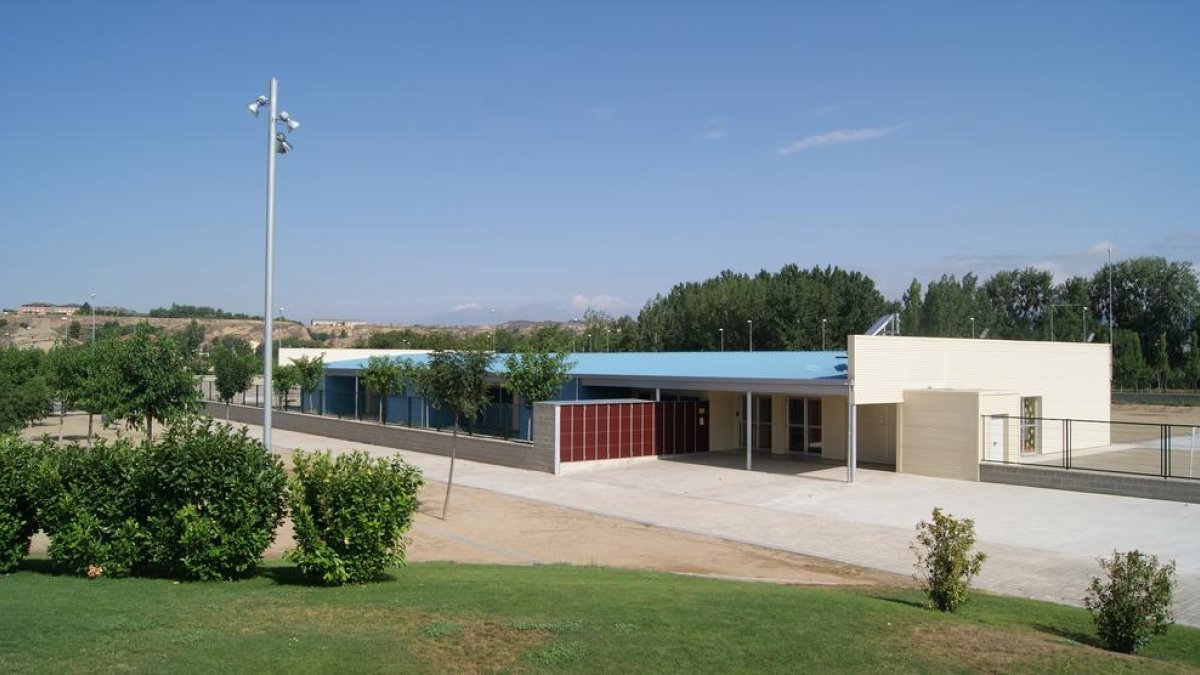 Vista exterior de la Escola Mont-roig de Balaguer.