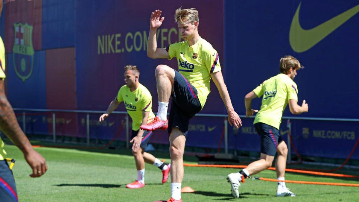 Frenkie de Jong durante una sesión de entrenamiento del FC Barcelona en la Ciutat Esportiva.