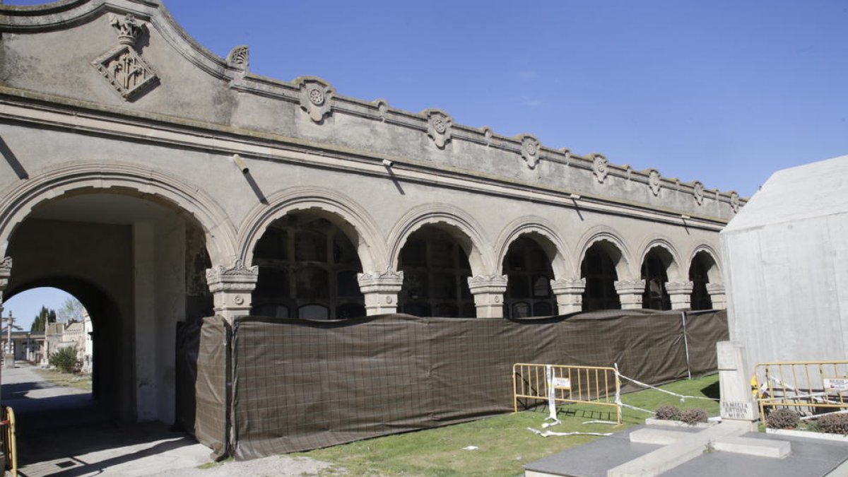 El departamento de Santa Cecília, ahora en obras, acoge desde 1943 los restos de Ricard Viñes, que pidió ser enterrado junto a su madre.