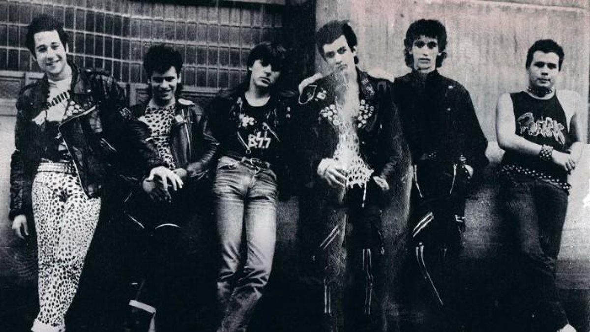 Los cantantes y grupos que protagonizan el documental ejercen también de narradores.