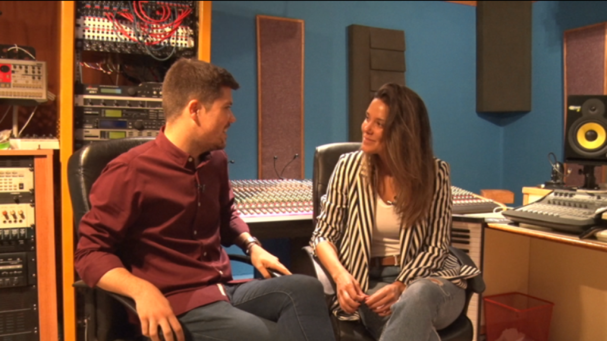 Joan Cama entrevista a la cantante leridana Lorena Gómez.