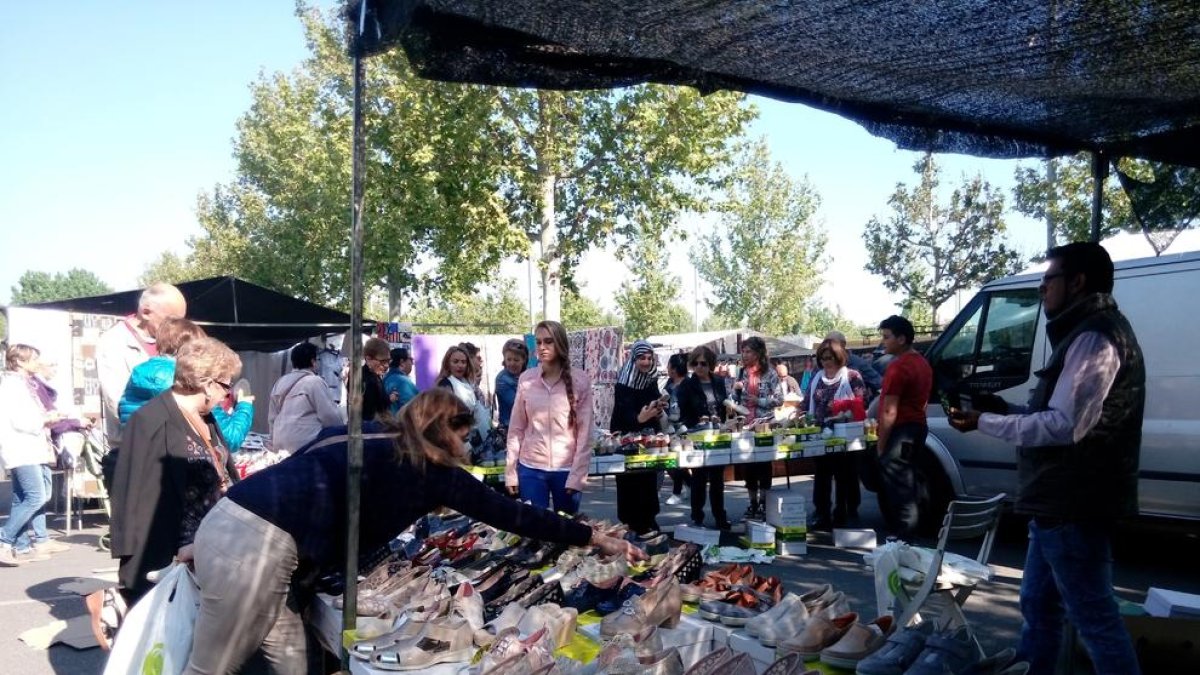 La Mariola demana recuperar el seu antic mercadillo, ara a Camp d'Esports