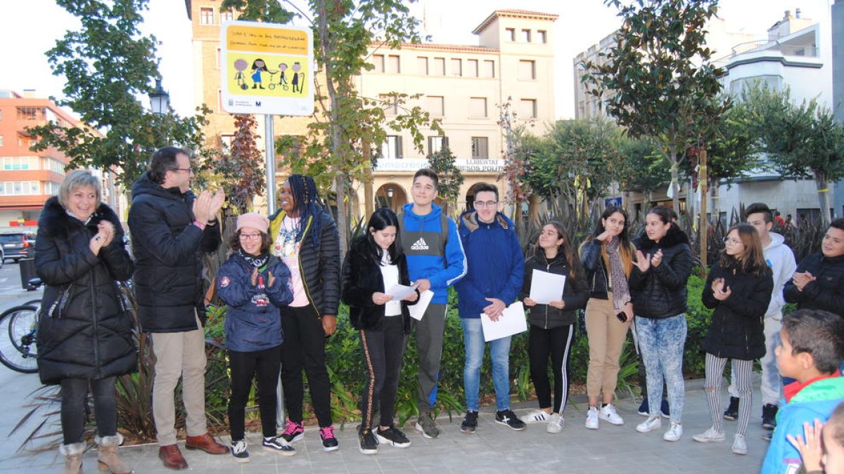 Mollerussa inauguró ayer una placa de la campaña “Juega y muévete con responsabilidad”.