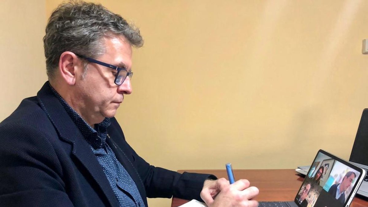 Talarn en la videoconferència celebrada ahir amb el president Torra.