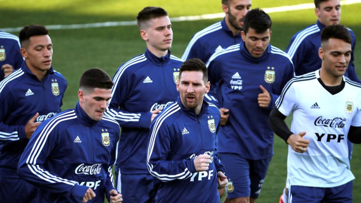 Messi va tornar a entrenar-se ahir amb la selecció de l’Argentina, després de vuit mesos.