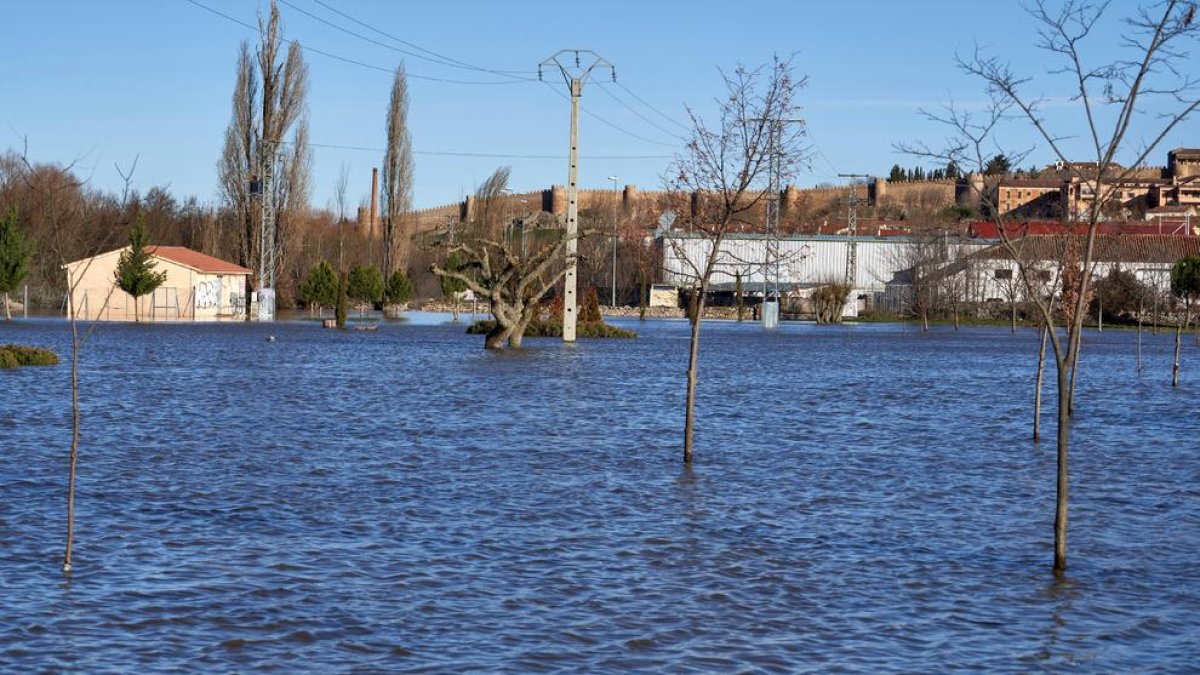 Crecida del río Adaja, afluente del Duero, a su paso por Avila.