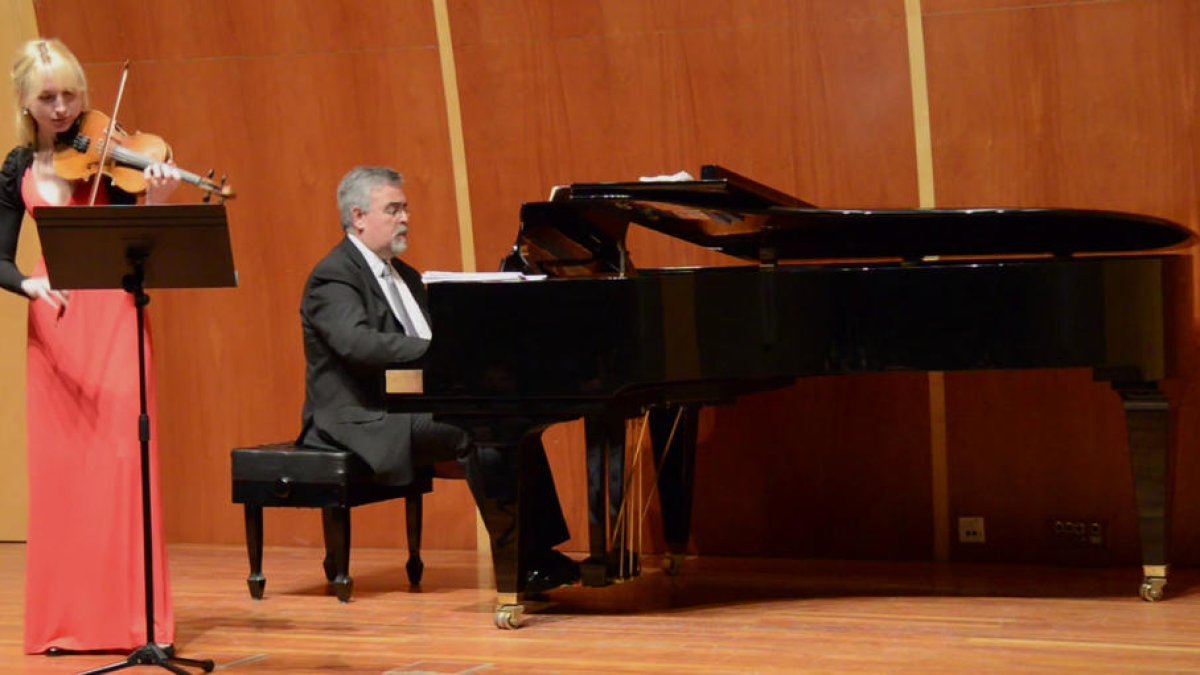 Elina Sitnikava y Miguel Ángel Dionis, los intérpretes.