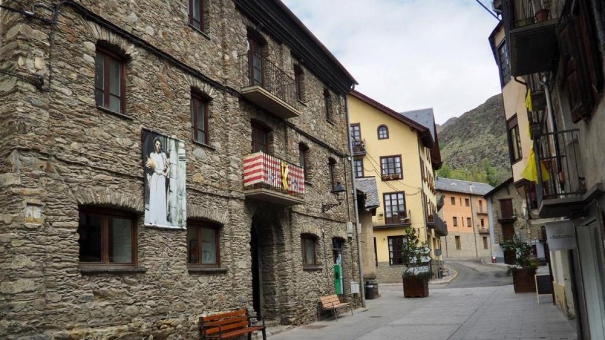 Imagen del antiguo ayuntamiento de Esterri d’Àneu.