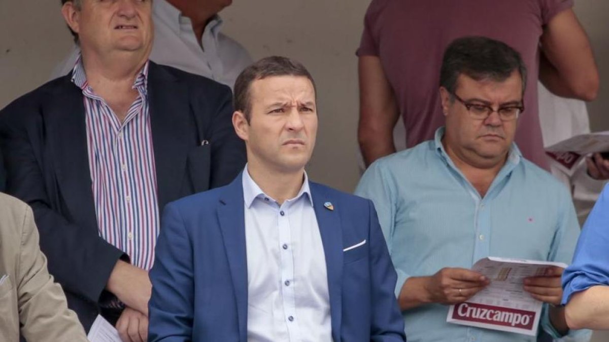 Albert Esteve, el juny del 2016, al camp del Sevilla Atlètic quan el Lleida va vorejar l'ascens.