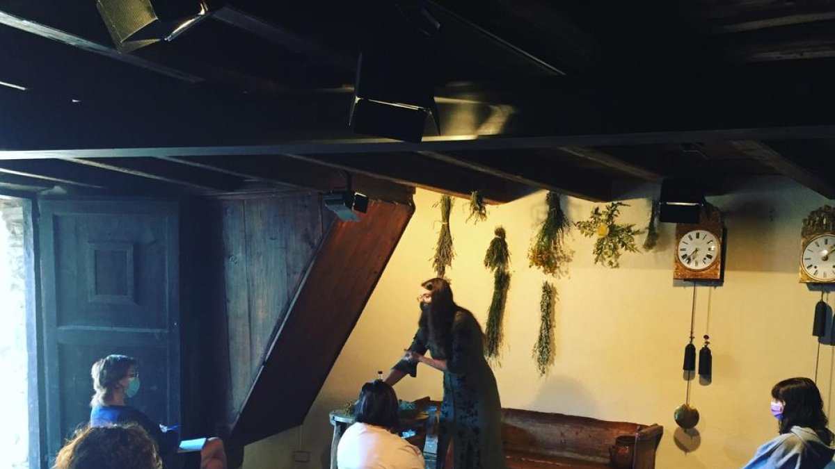 Tallers i visites teatralitzades a l’Ecomuseu, a Esterri d’Àneu.