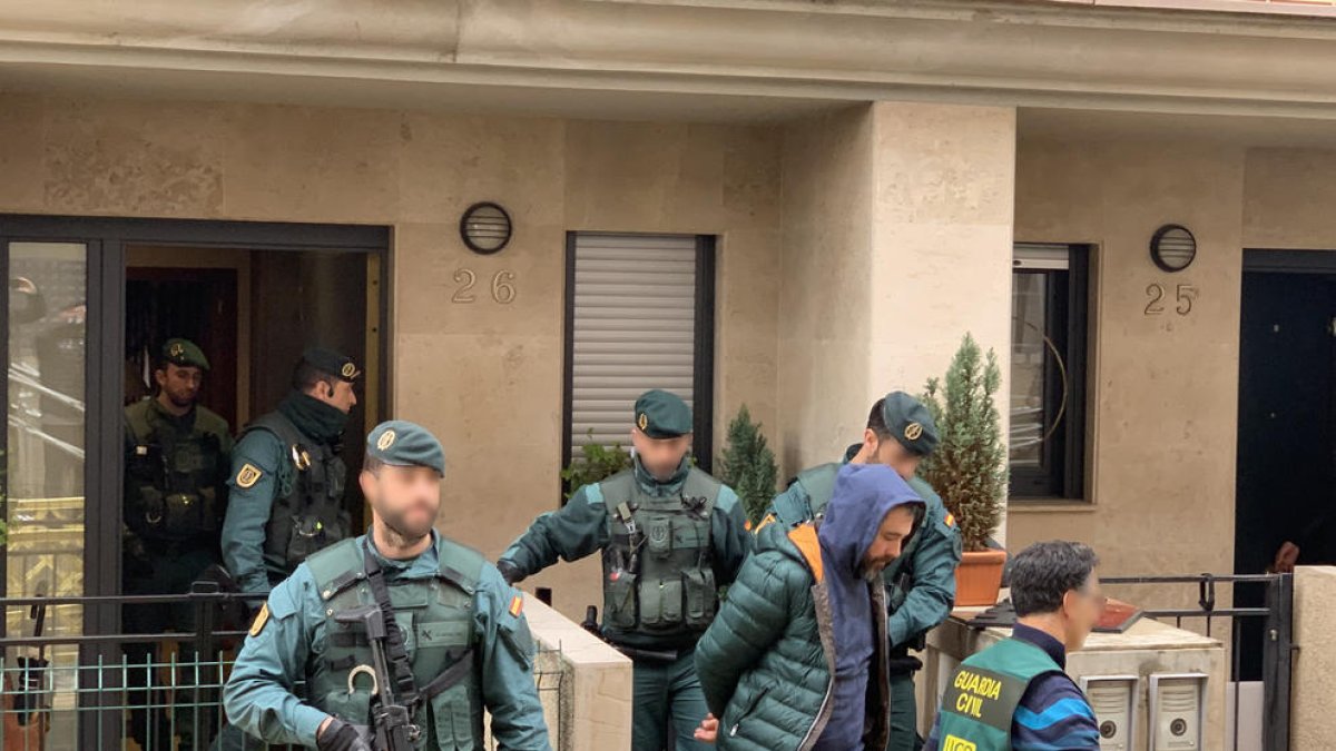 Imagen de la detención del sospechoso en Amorebieta, ayer.