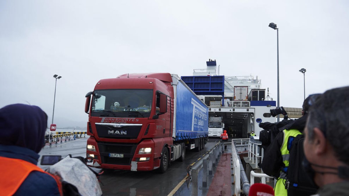 Un centenar de camioners espanyols van aconseguir tornar ahir.