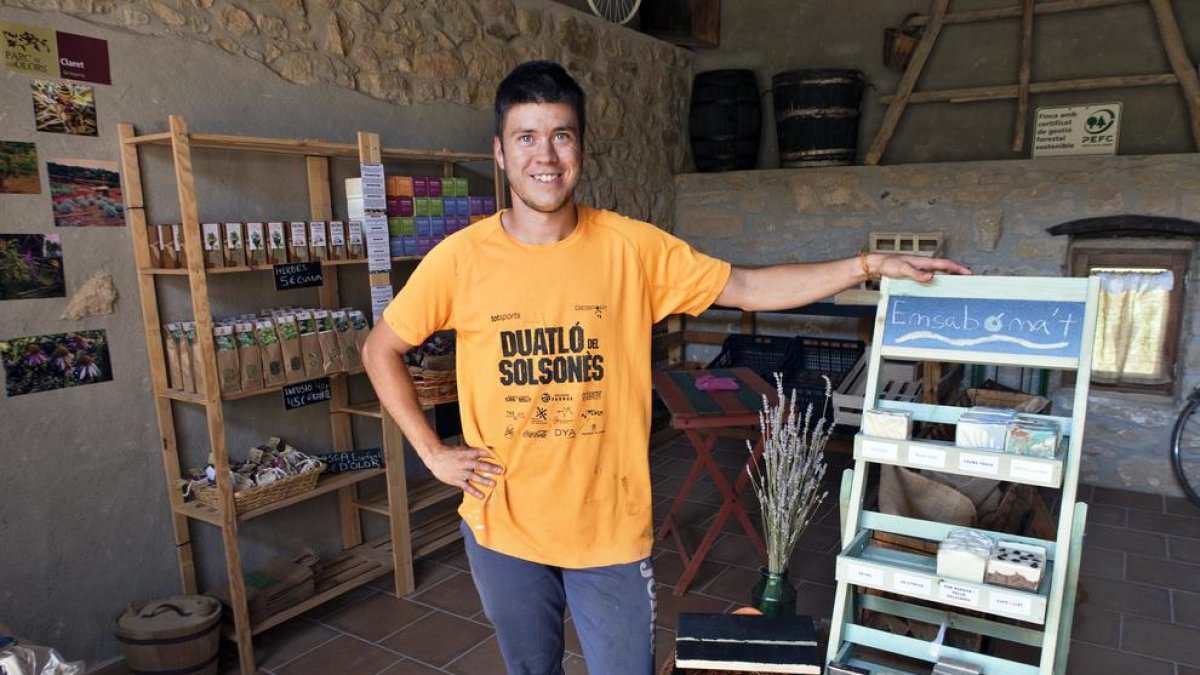 Xavier Miramunt, promotor de la iniciativa  -  La agrotienda venderá productos del territorio, es decir, de la Vall del Llobregós, y además de plantas aromáticas y condimentos, dispondrá de una sala-bar para tertulias y conferencias.