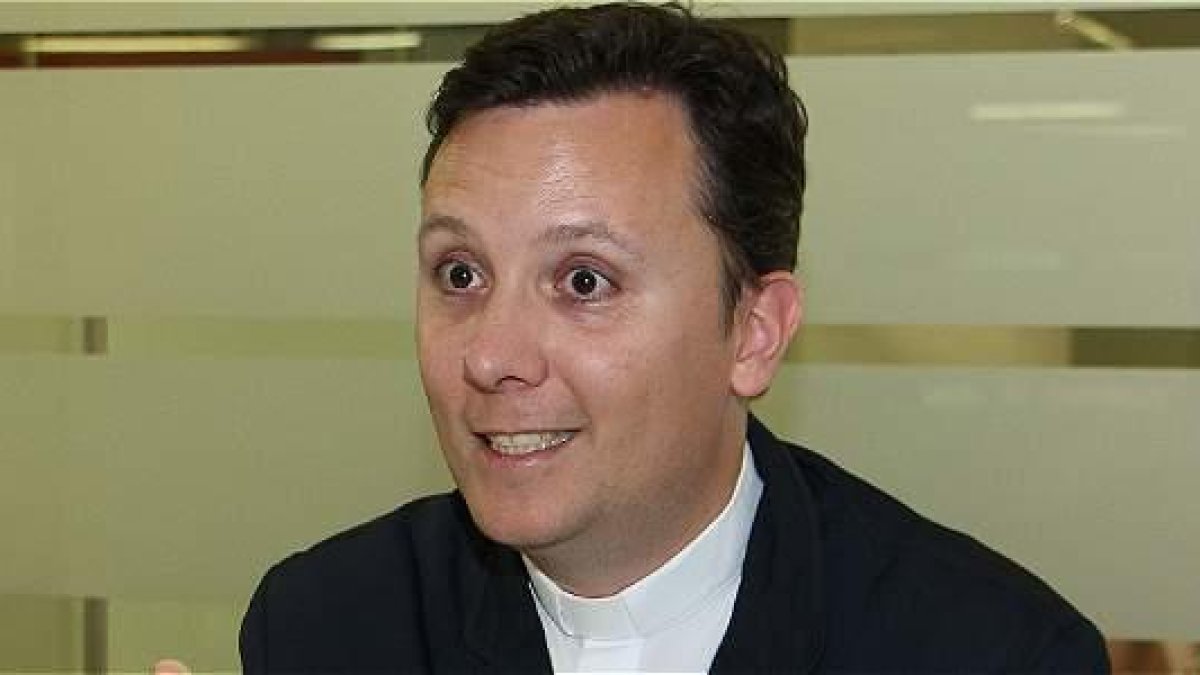 David Pajuelo, un capellà diferent.