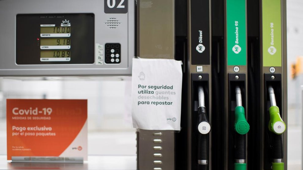 Imatge dels sortidors d’una gasolinera.