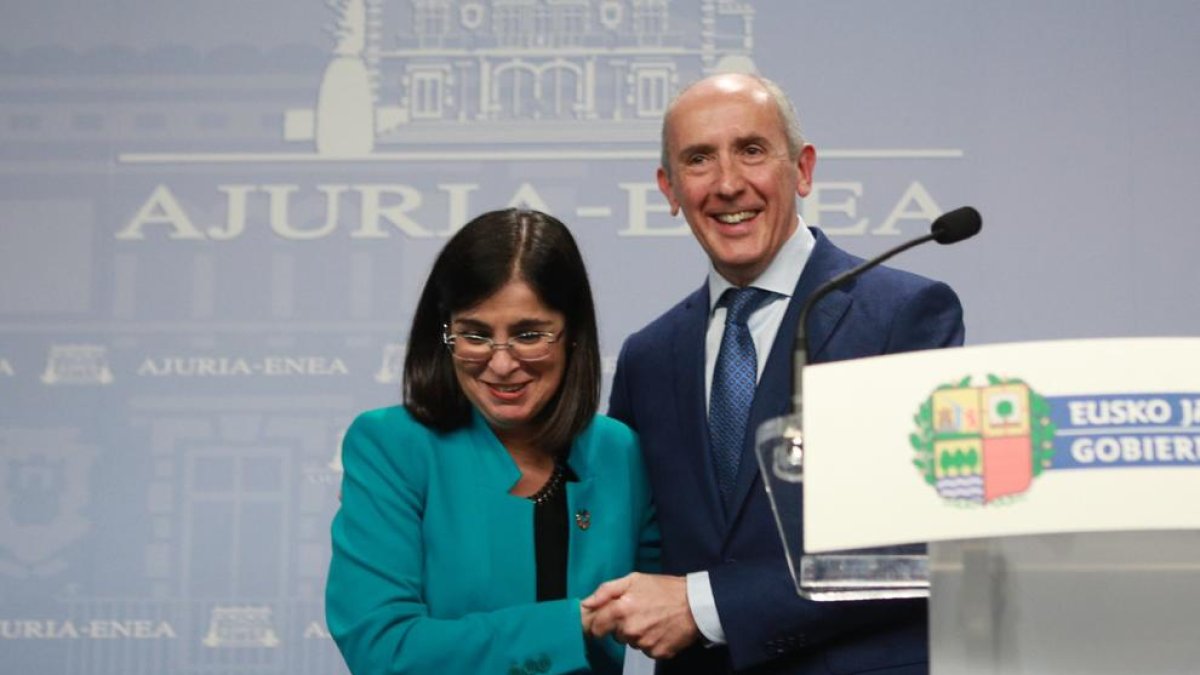 La ministra Carolina Darias con Josu Erkoreka.
