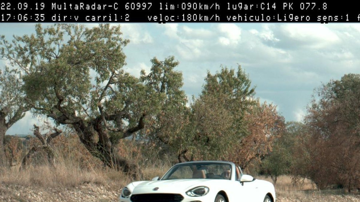 Aquest descapotable anava a 180 km/h per la C-14 a Tàrrega.
