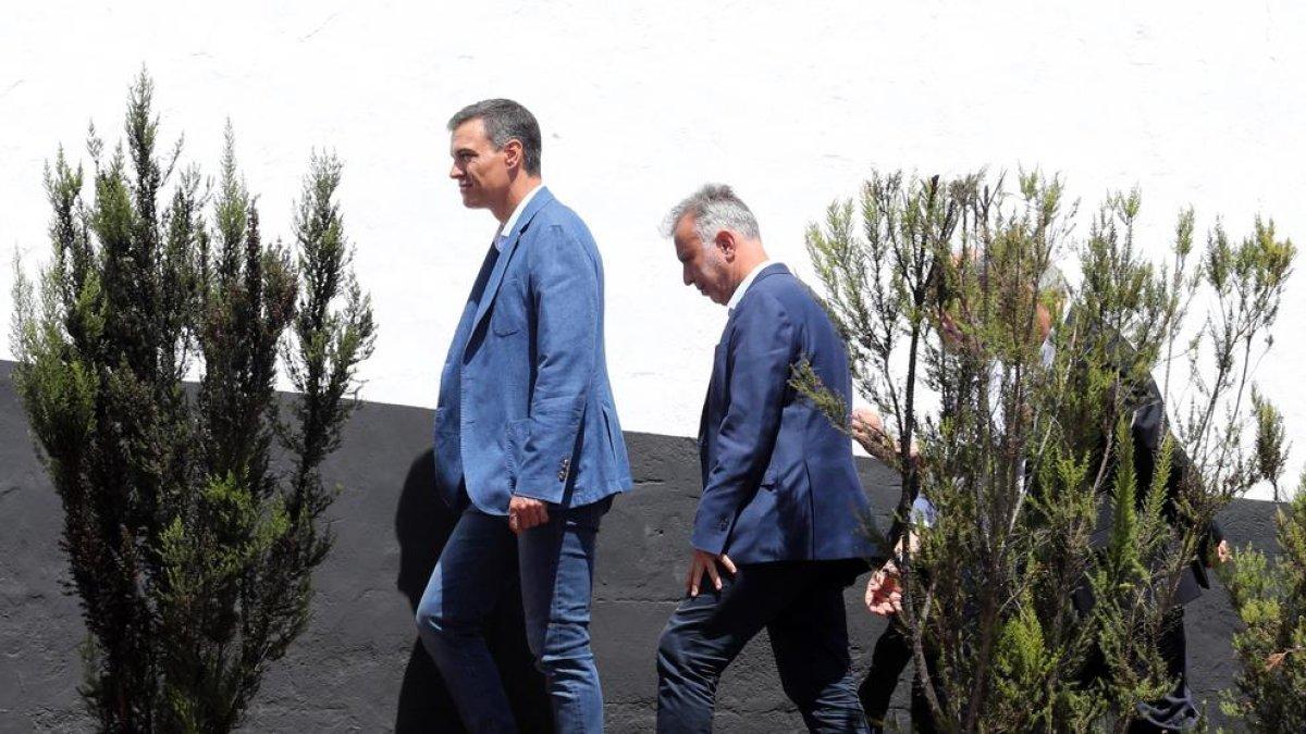 Pedro Sánchez visitó la zona arrasada por el incendio en Gran Canaria.