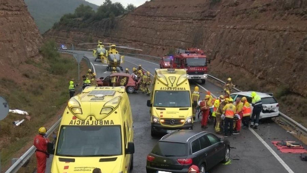 Dos germans moren en xoc amb quatre cotxes implicats a Bassella