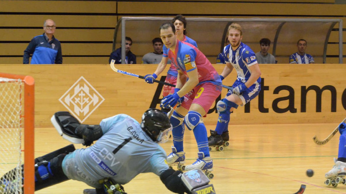 Mauro Giuliani saluda aficionats en el seu últim partit.