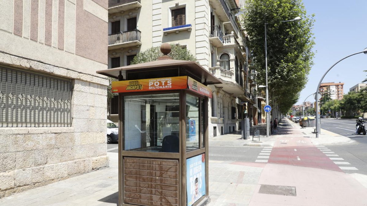 La caseta de lotería de la Rambla d’Aragó donde intentaron robar.