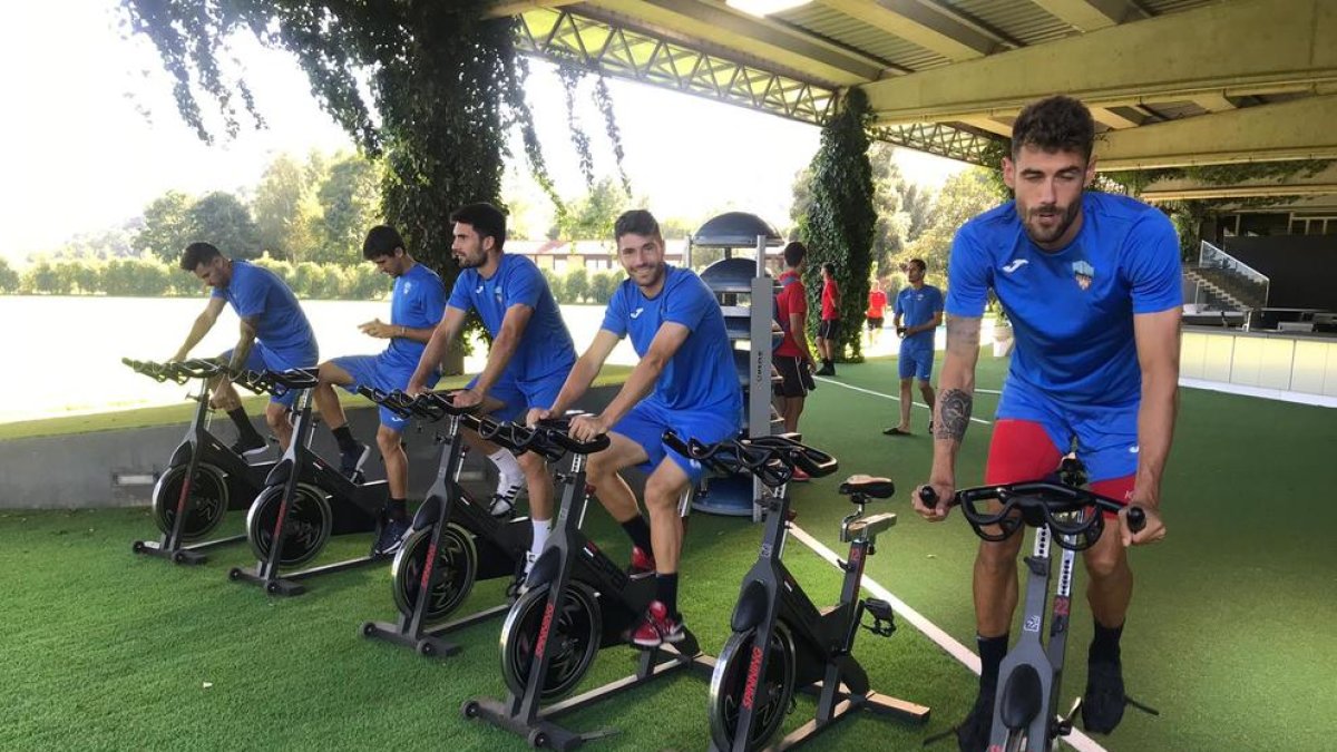 Jugadores del Lleida durante el anterior estage en Vall d’en Bas.