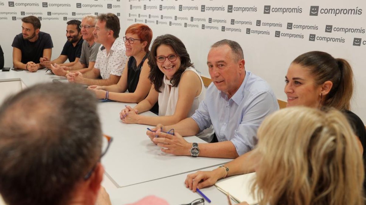 La portaveu de Compromís, Mónica Oltra, amb el diputat Joan Baldoví, durant la reunió d’ahir.