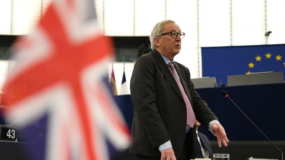 El presidente de la Comisión Europea, Jean-Claude Juncker, alertó que deberán convocar elecciones.