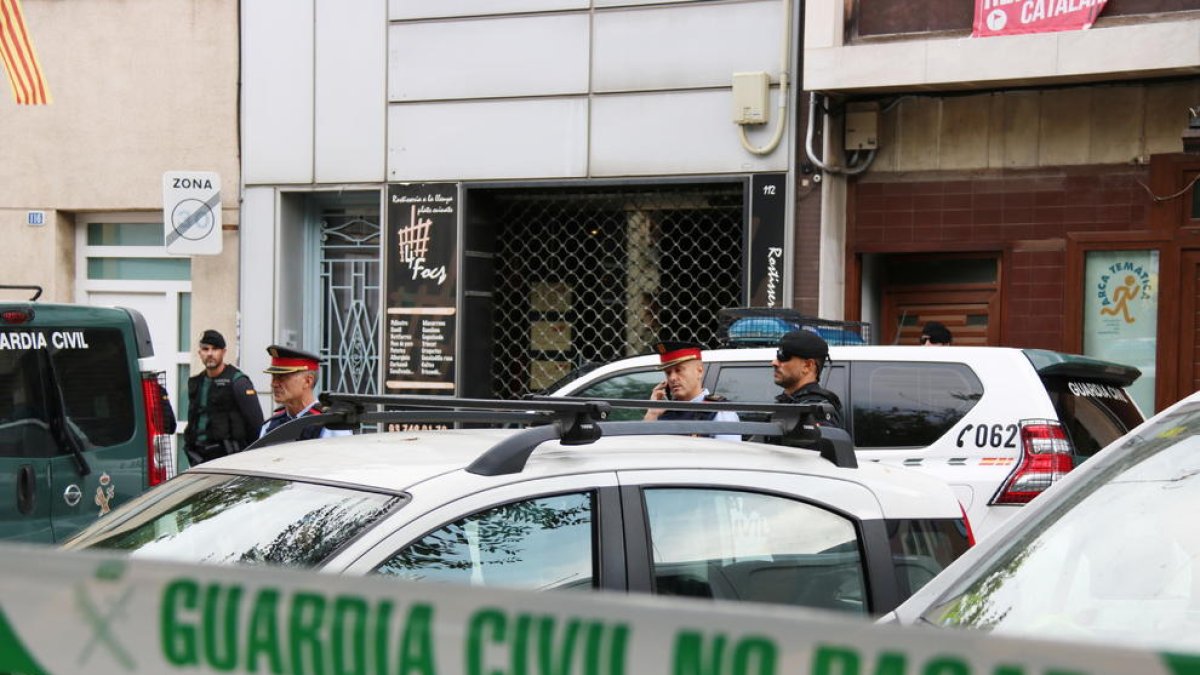 Imagen del operativo policial para detener miembros del CDR en Sabadell.
