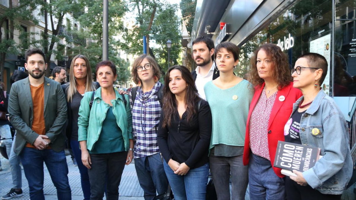 Representantes de ERC, JxCat, la CUP y EH Bildu en la concentración junto a la Audiencia Nacional en apoyo a los CDR detenidos.