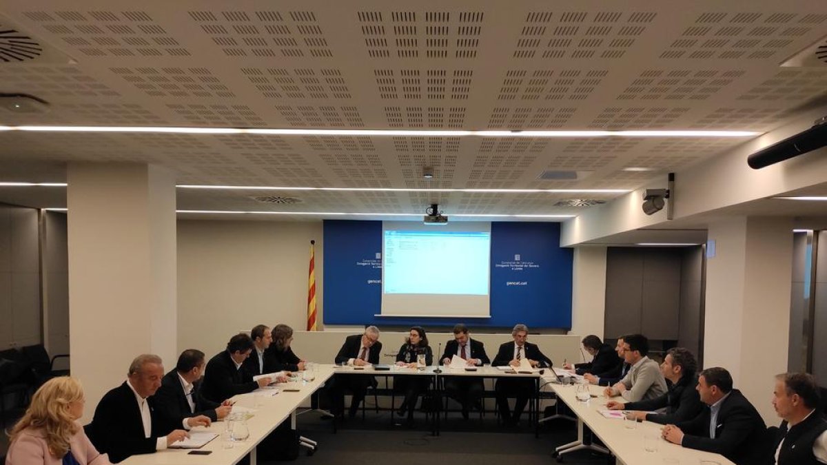 Imatge de la reunió feta a la delegació del Govern.