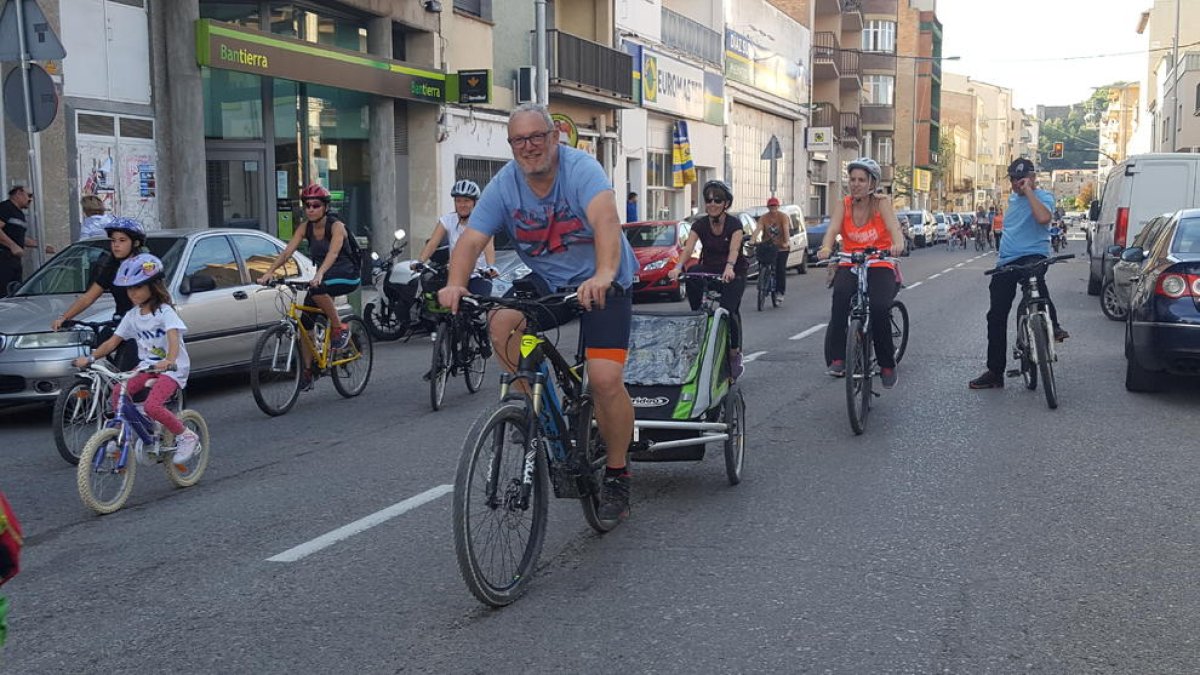Cerca de 400 personas participan en la Festa de la Bicicleta de Balaguer