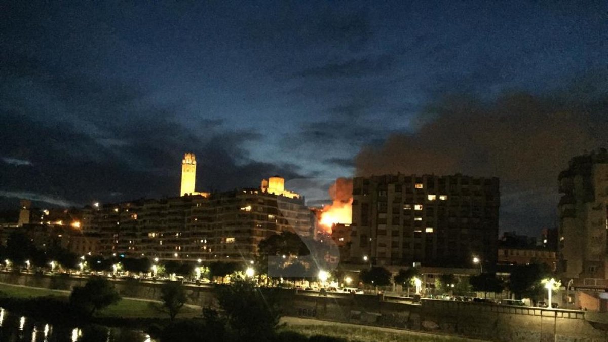VÍDEOS. Incendi al Turó de la Seu Vella