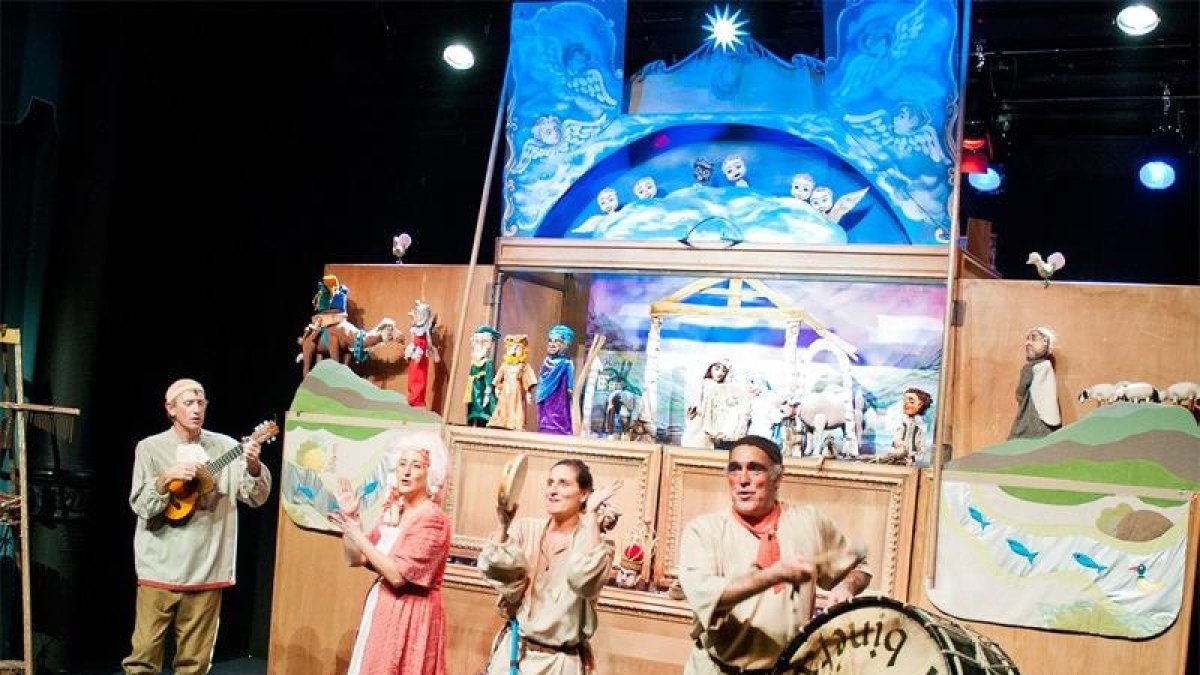 Representación de la obra ‘Retablo de Navidad’ por parte de los Titiriteros de Binéfar.