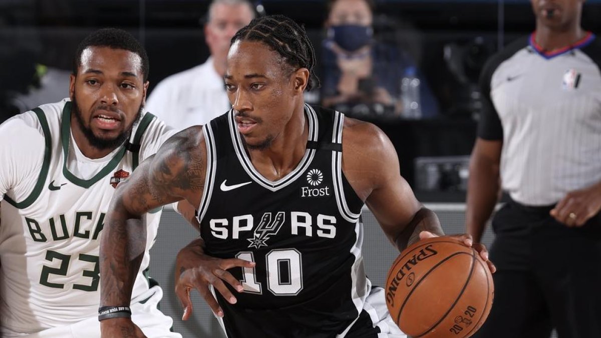 Una acción del partido amistoso entre Spurs y Bucks.