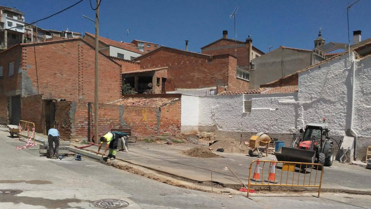 Imatge de les obres a la plaça Carrer Nou d’Almenar.