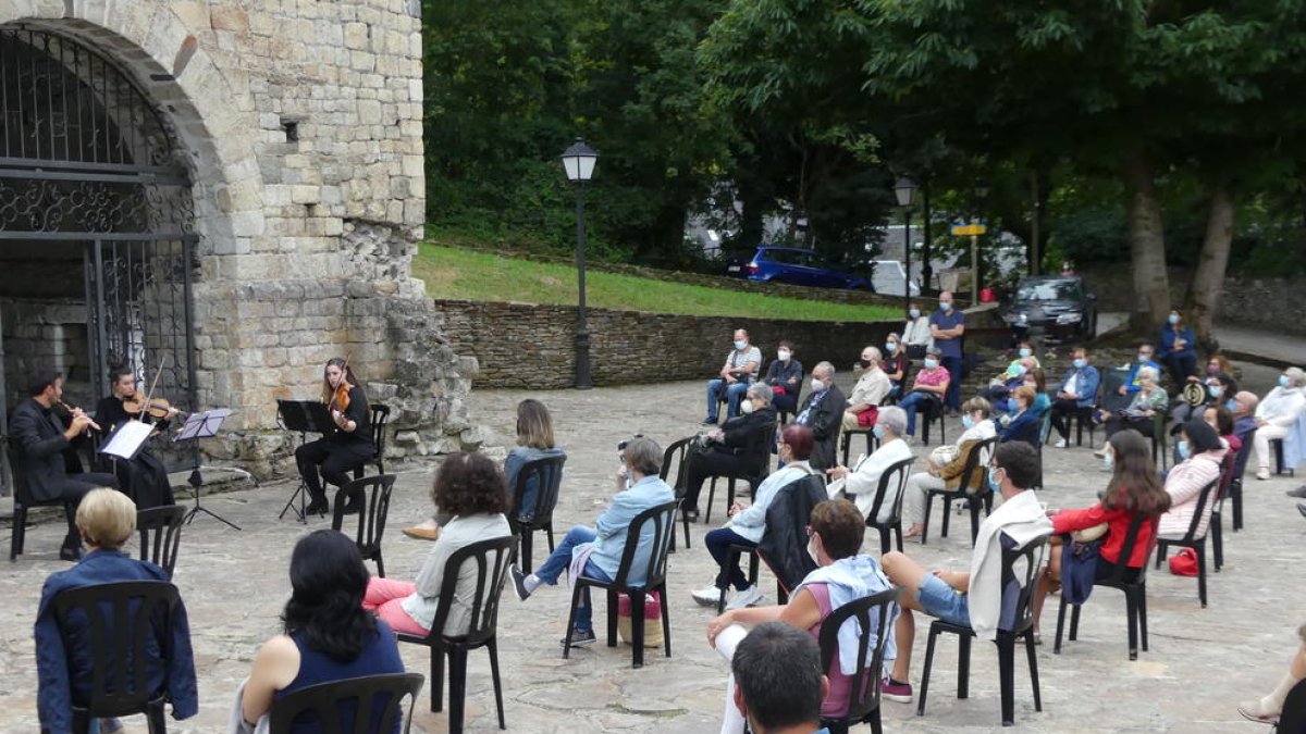 Actuación del pasado domingo del Trío Neubauer.