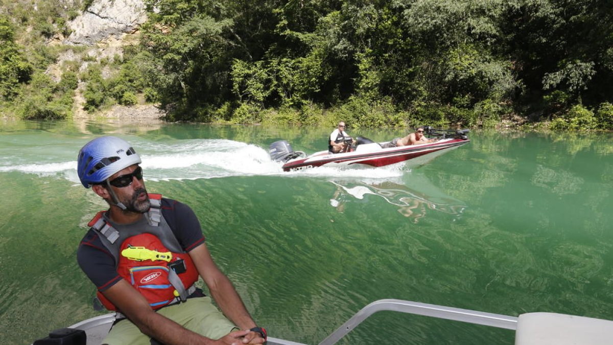 Imagen de archivo de embarcaciones en el congosto en 2018, antes de la moratoria.