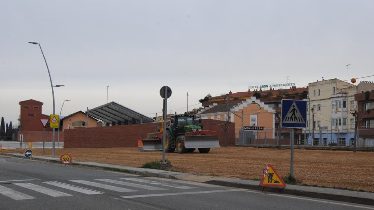 Les obres per construir el pàrquing de l’estació.