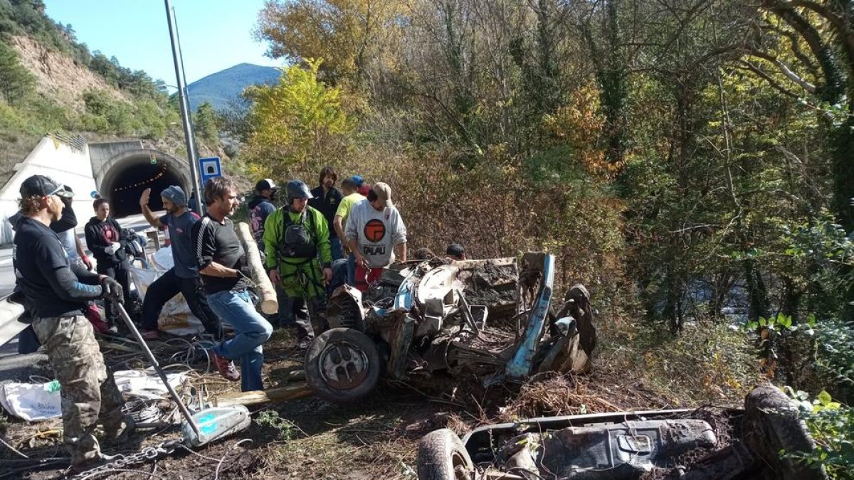 Part dels residus que els voluntaris van aconseguir retirar ahir del riu.